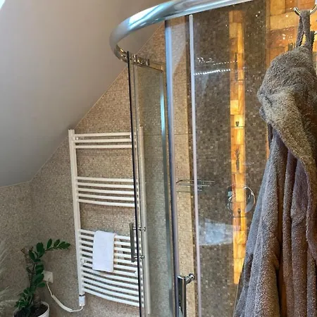 Zengo Kincse Vendeghaz *